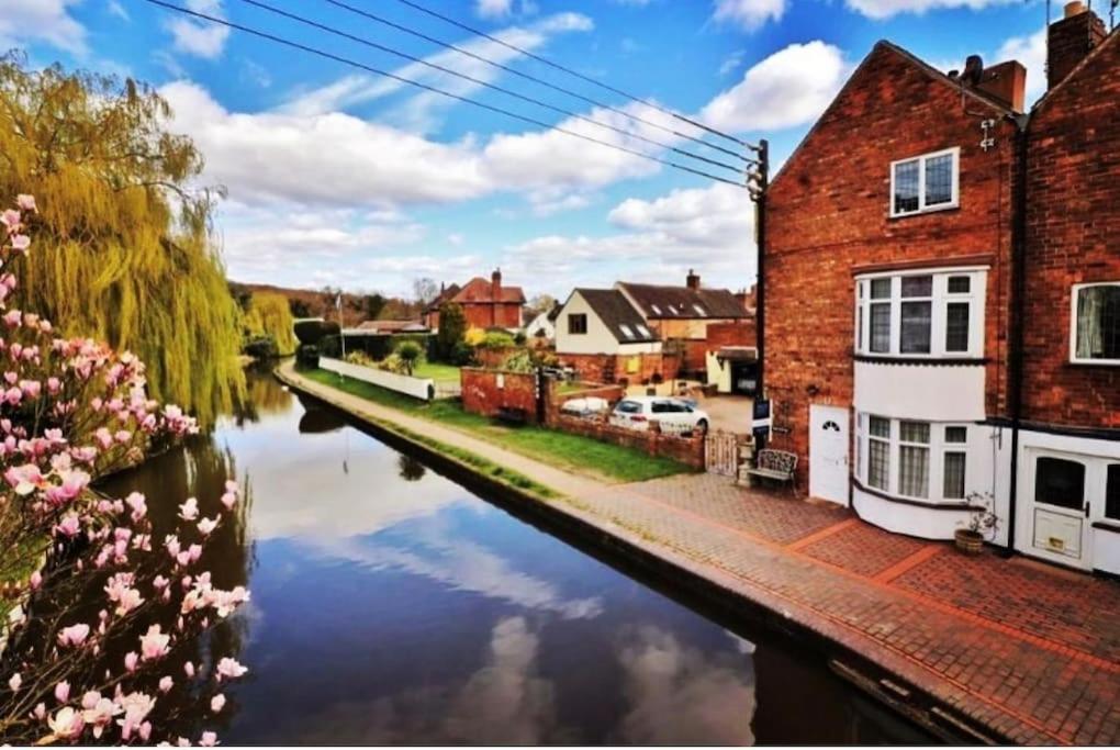 Hidden Gem Canal Facing Retreat With Lovely Walks Hopwas Bagian luar foto